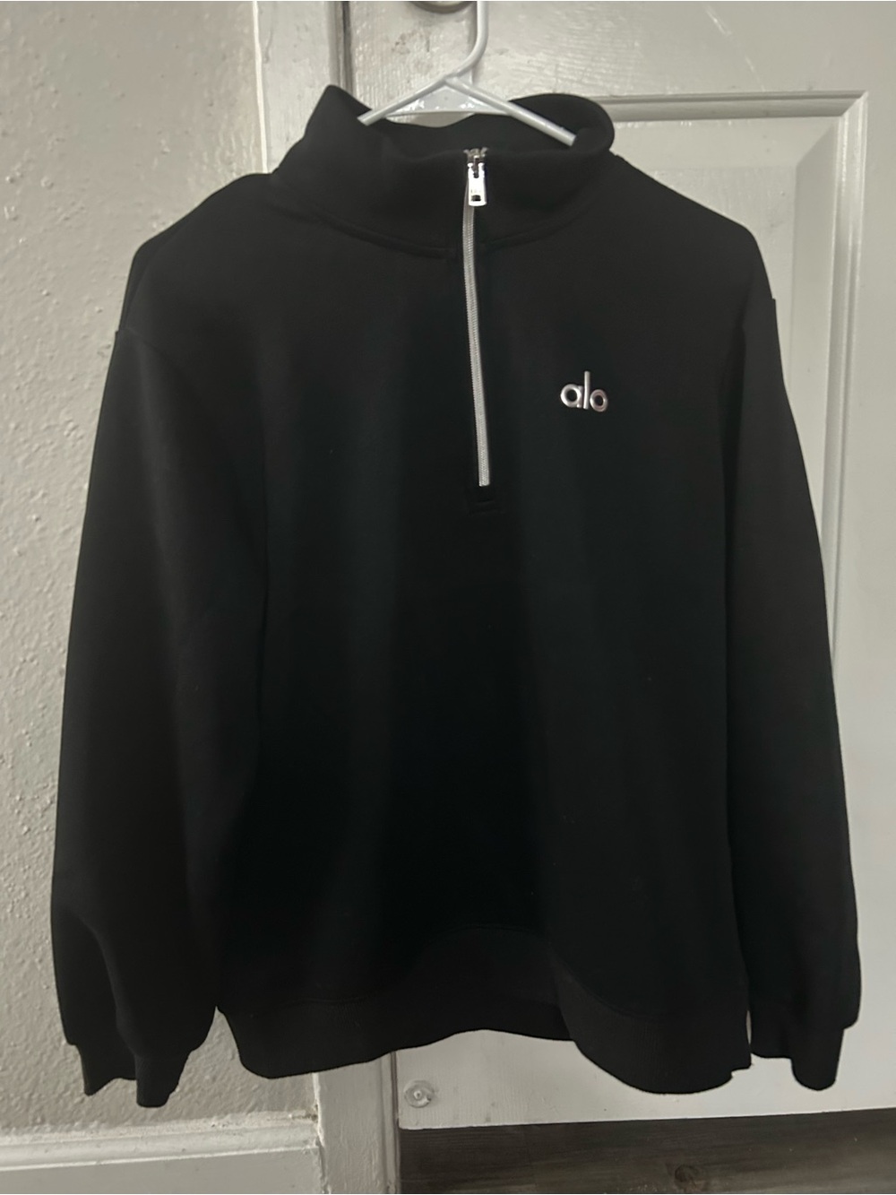 ALO Yoga Men’s Black Quarter-Zip Sweatshirt